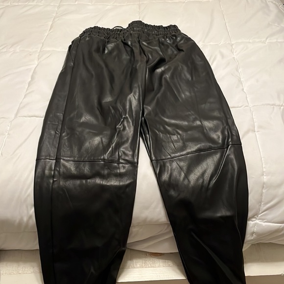 DO + BE Leather joggers with pockets - Picture 5 of 6